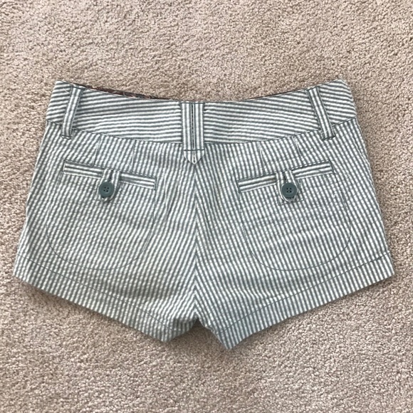 Foever21 pinstripe shorts - Picture 2 of 4